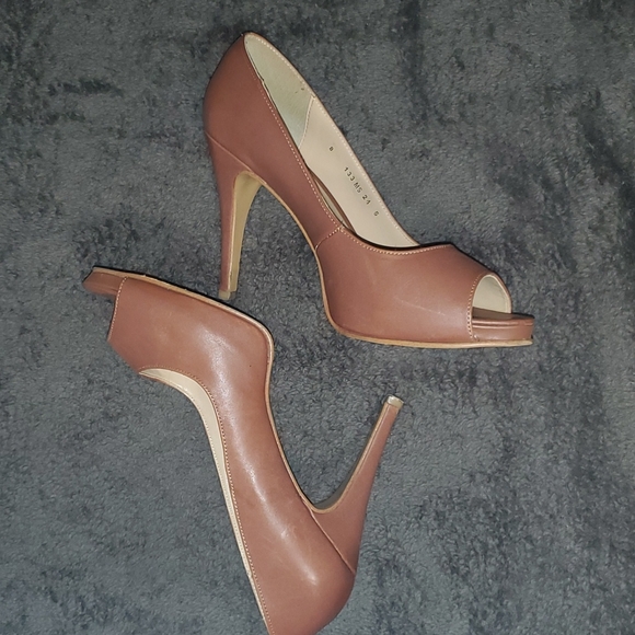 CHRISTIN MICHAELS PEEP TOE PUMPS - Picture 2 of 3